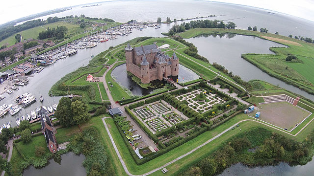 قلعة مودين- هولندا